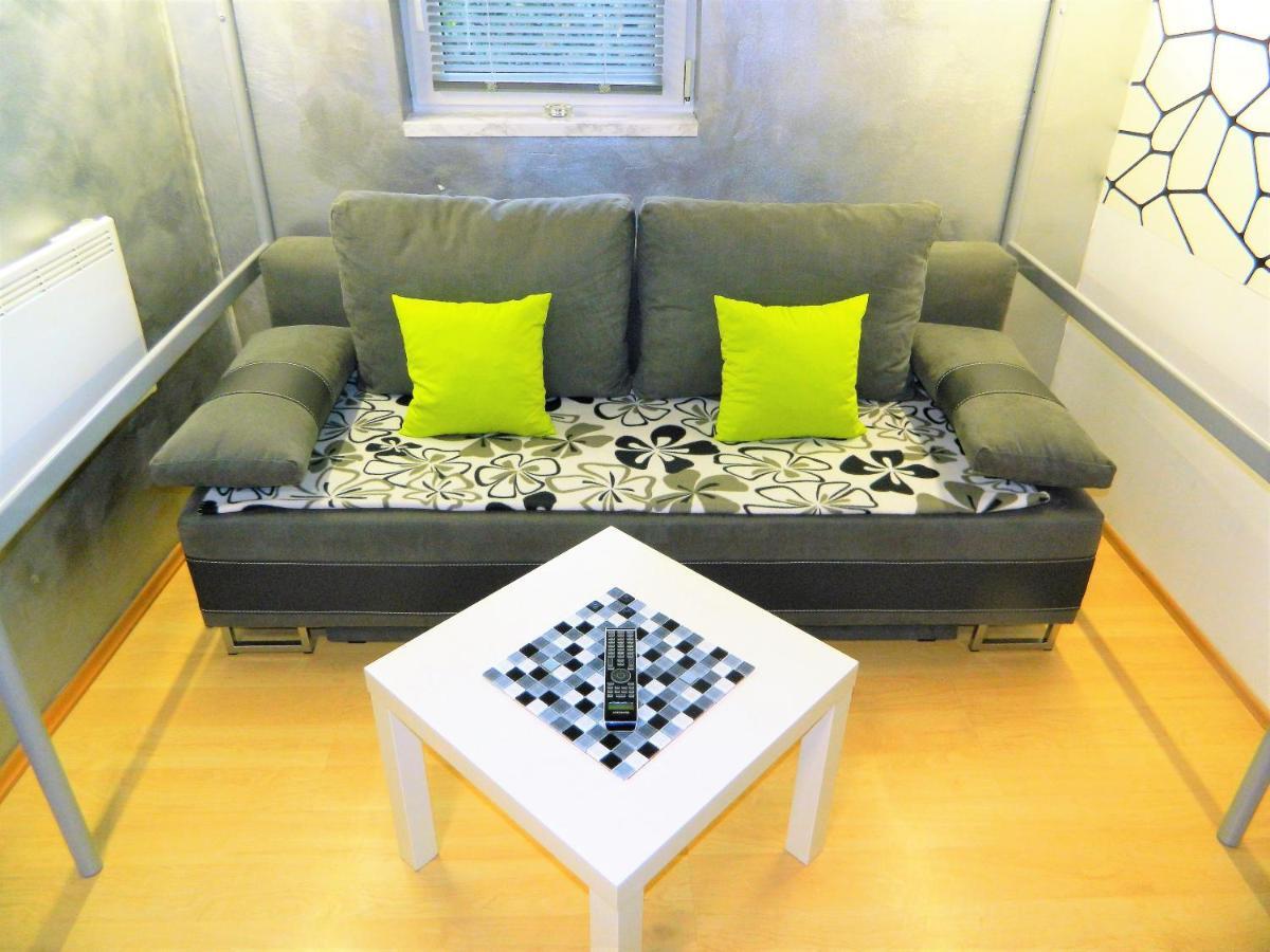 Apartment R.i.s.- Rest In Siska *